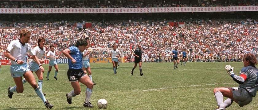 r-football-bestgoal-maradone.jpg