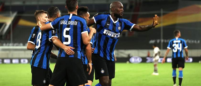 r-football-europaleague-inter-celebrations2.jpg