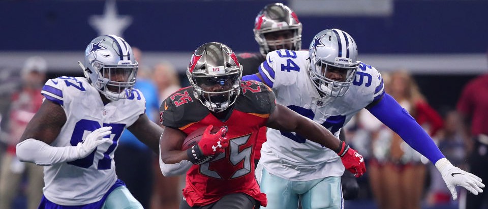 r-nfl-tb-bucs-peyton-barber.jpg