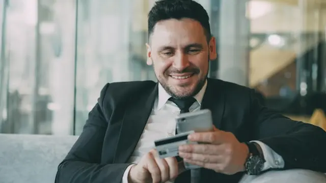 Man making online casino instant withdrawal