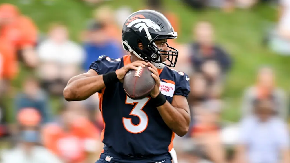 Denver Broncos Russell Wilson Drop Step