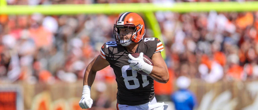 nfl-browns-austin-hooper-2021.jpg