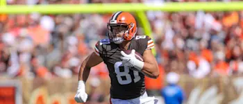 nfl-browns-austin-hooper-2021.jpg