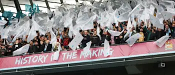 r betfair 18 05 23 man city fans banderas
