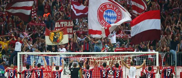 r football bayernmuenchen celebrating fans