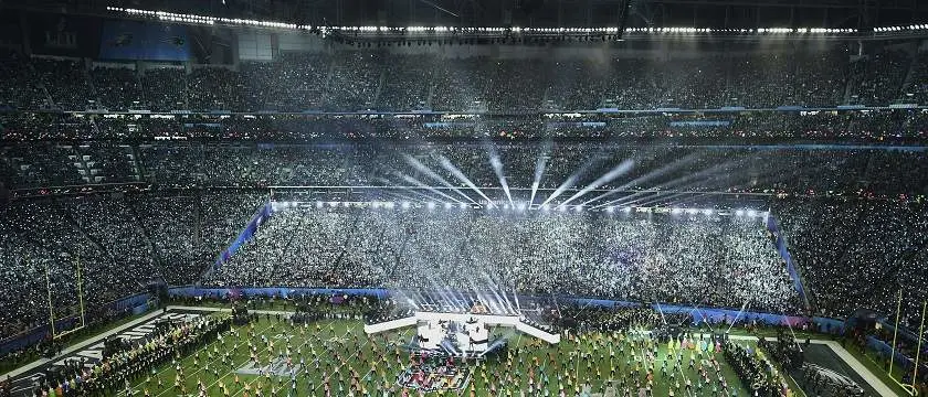 r-americanfootball-superbowl-patriots-rams.jpg