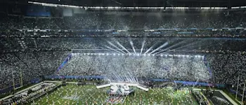 r-americanfootball-superbowl-patriots-rams.jpg