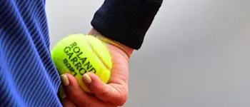 r betfair 26 05 23 tenis alcaraz ball roland garros