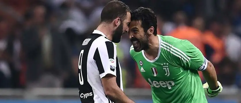 r football seriea juventus higuainbuffon new