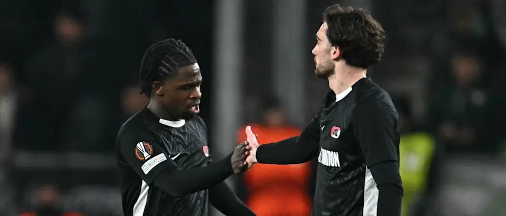 football 2025 europa league az alkmaar shake hands