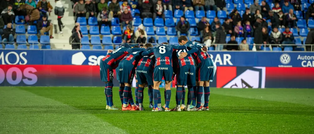 football-2025-second-division-huesca-players-prematch