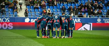 football-2025-second-division-huesca-players-prematch