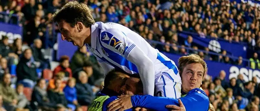 r-football-real-sociedad-hero-oyarzabal-2018.jpg