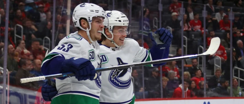 r-nhl-canucks-281019.jpg