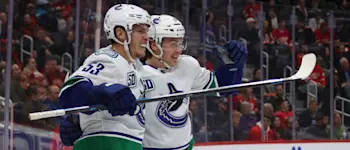 r-nhl-canucks-281019.jpg