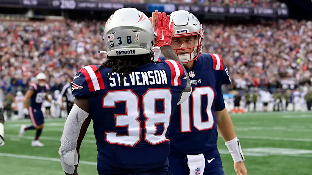 Rhamondre Stevenson & Mac Jones Patriots high-five
