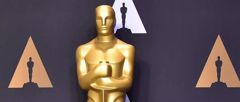 r-oscars-statue.jpg