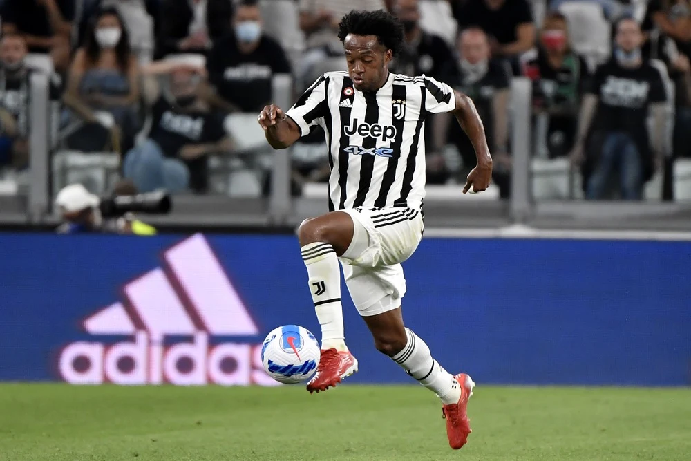 r football serie a juventus 2022 cuadrado