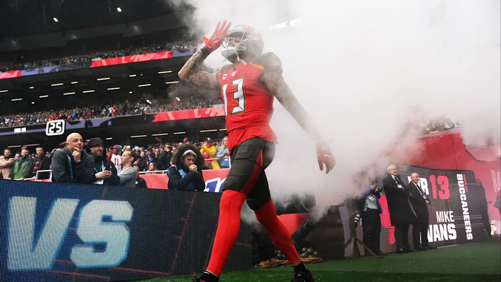 Mike Evans Buccaneers Smoke