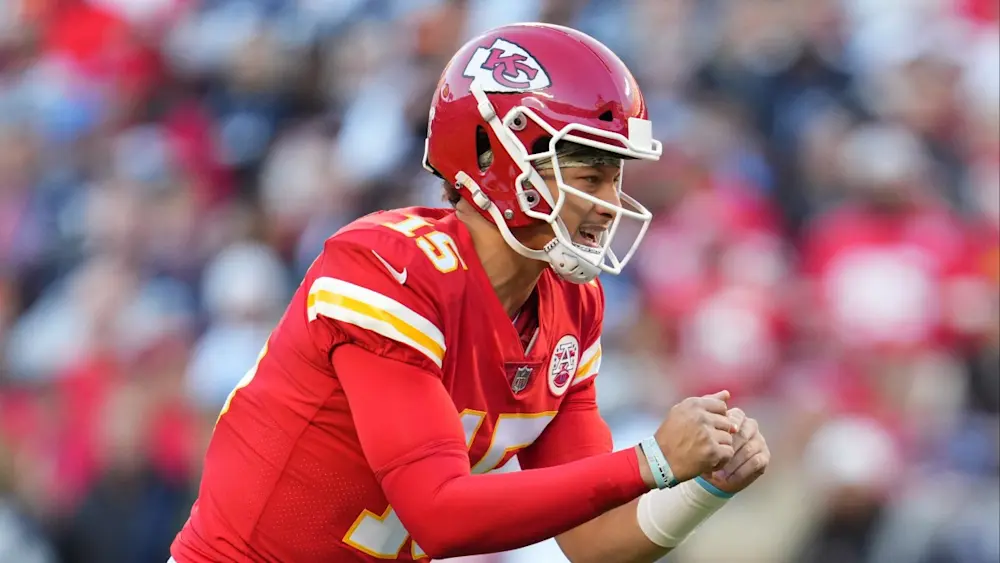 Patrick Mahomes Chiefs shotgun snap