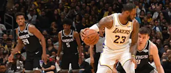 r-nba-lakers-lebron-kings-151119.jpg