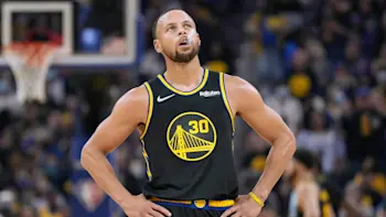 Warriors Steph Curry Hands on Hips