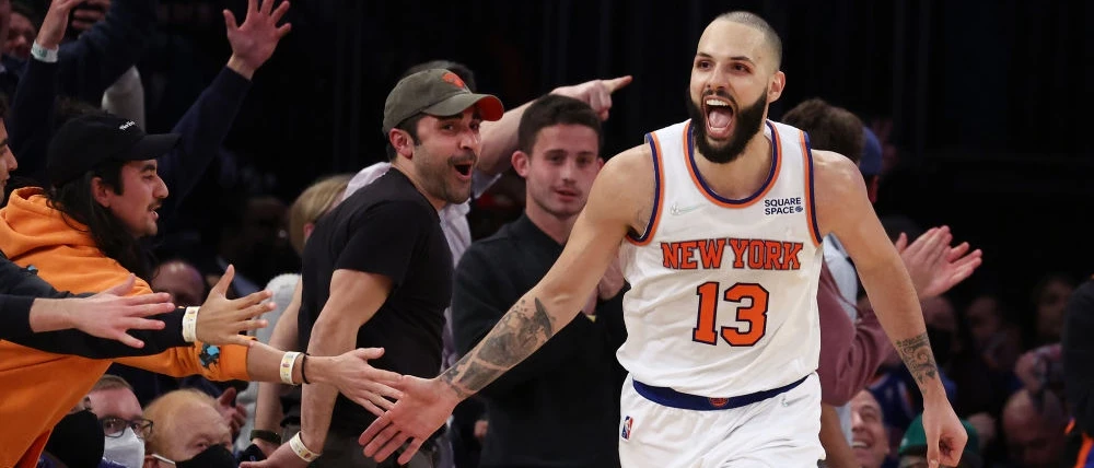 Evan Fournier High Five