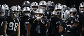 r-nfl-raiders-whole-team-251120.jpg