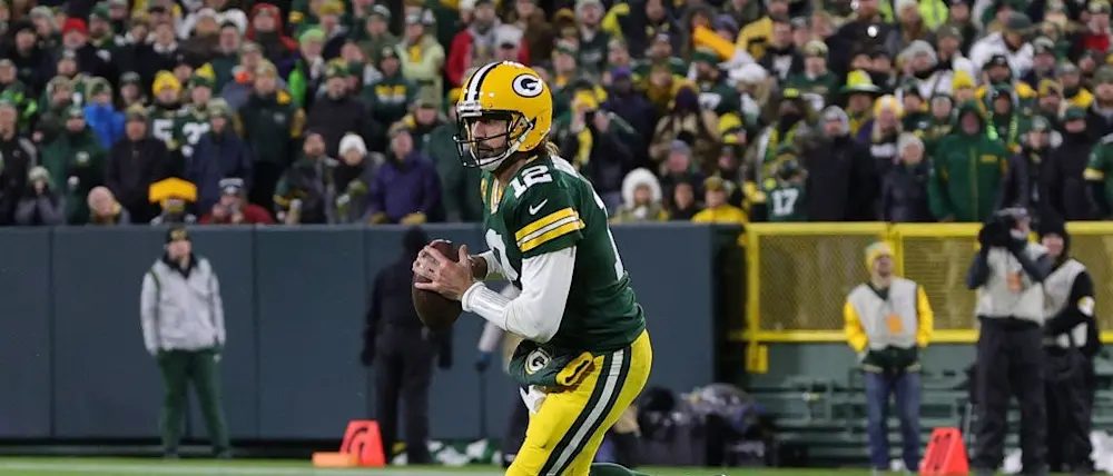 r-nfl-packers-aaron-rodgers-rollout-2021.jpg