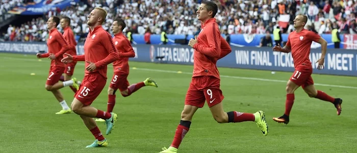 r football poland warm up
