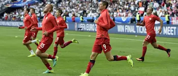 r football poland warm up