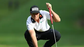 Viktor Hovland lining up a shot