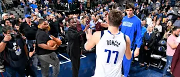 r-nba-mavericks-luka-doncic-181119.jpg