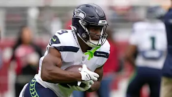 Kenneth Walker Seahawks warming up