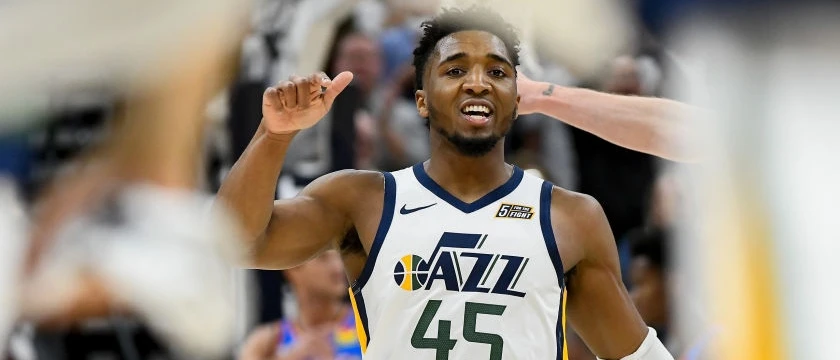 r-nba-jazz-mitchell-251019.jpg