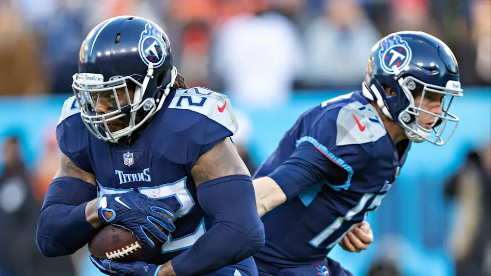 Derrick Henry Titans Taking Handoff