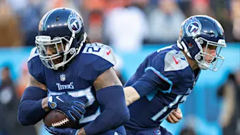 Derrick Henry Titans Taking Handoff