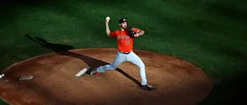 r-mlb-astros-verlander-170220.jpg