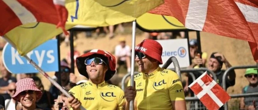 r betfair 17 07 23 ciclismo flags