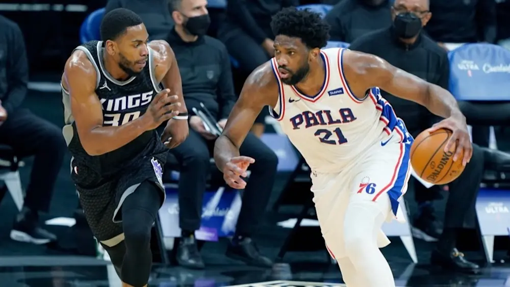 Joel Embiid 76ers driving