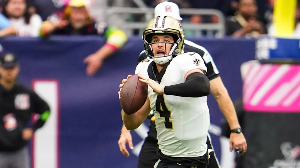 Derek Carr Saints Scramble