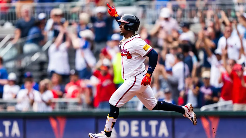 Ozzie Albies Braves Home Run Trot