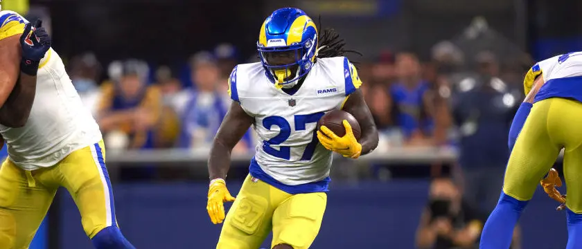r-nfl-rams-darrell-henderson-running-2021.jpg