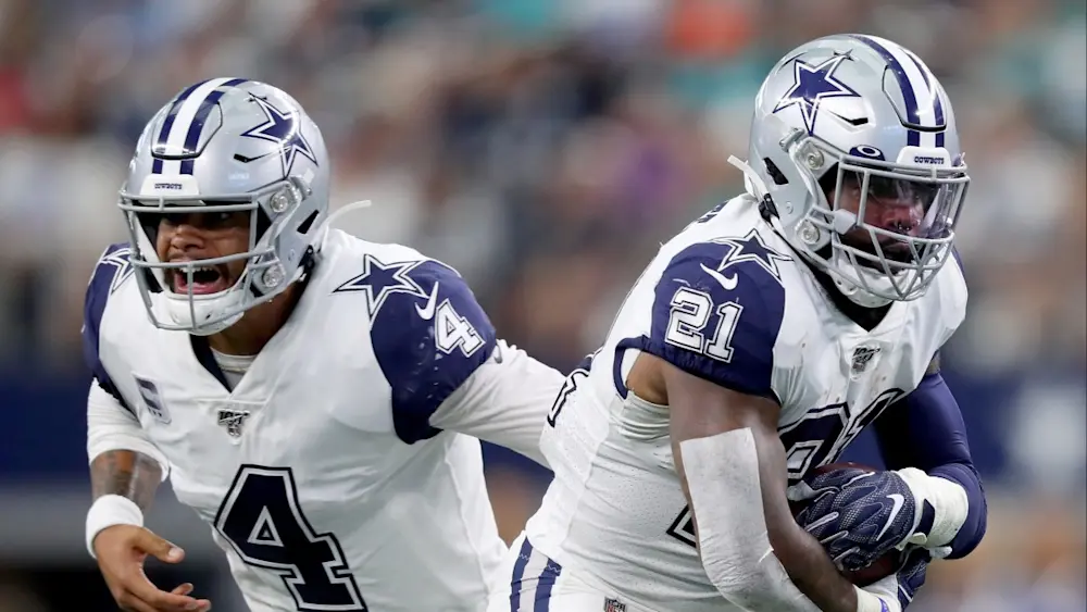 Dak Prescott handoff to Ezekiel Elliot Cowboys