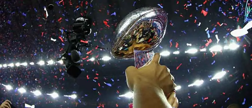 r-nfl-superbowl-trophy.jpg