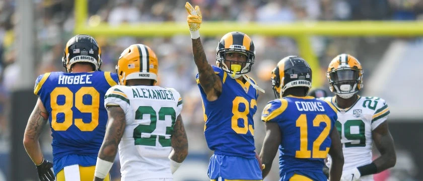 r-nfl-rams-reynolds-cooks.jpg