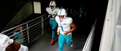 r-nfl-miami-dolphins-tua-tagavailoa-111120.jpg