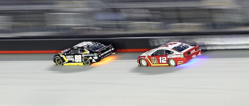 r-nascar-race-blur.jpg