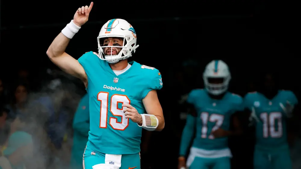 Skylar Thompson Dolphins walking out of tunnel