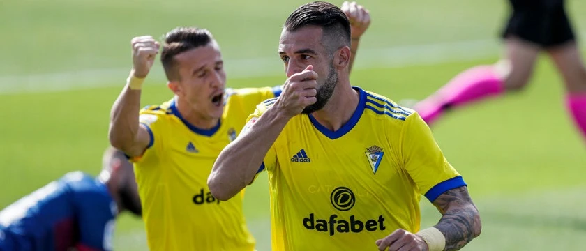 r football cadiz hero negredo 2020